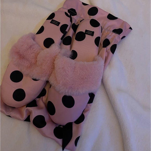 🎀Victorias Secret Slippers🎀 - Picture 1 of 4
